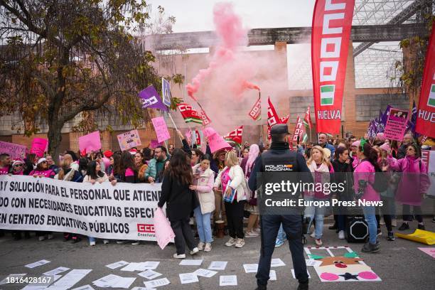 And ILSE workers with protest banners during the rally. On November 27 in Seville . Concentration of CCOO-A in front of the Consejeria de Desarrollo...