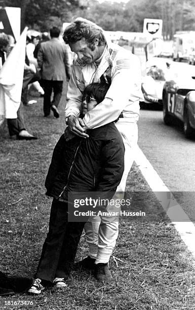 Actor Steve McQueen relaxes with his son Chad as he stars in the movie 'Le Mans' on June 24, 1971 in Le Mans, France