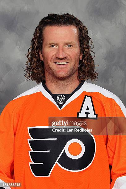 Scott Hartnell of the Philadelphia Flyers poses for his official headshot for the 2013-2014 season on September 11, 2013 at the Wells Fargo Center in...