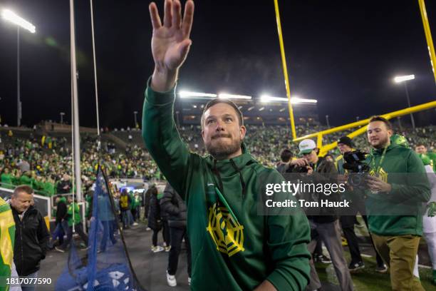 Head coach Dan Lanning of the Oregon Ducks celebrates after defeating the Oregon State Beavers 31-7 at Autzen Stadium on November 24, 2023 in Eugene,...