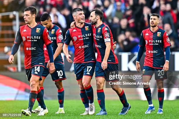 Ruslan Malinovskyi of Genoa celebrates with his team-mates after scoring a goal during the Serie A TIM match between Genoa CFC and Empoli FC at...