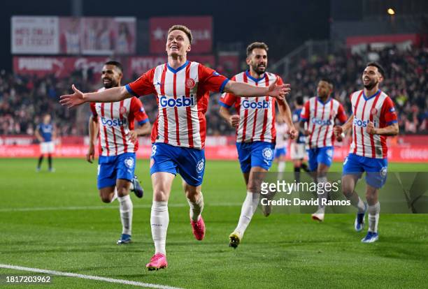 Viktor Tsyhankov of Girona FC celebrates after scoring the team's first goal with teammates during the LaLiga EA Sports match between Girona FC and...