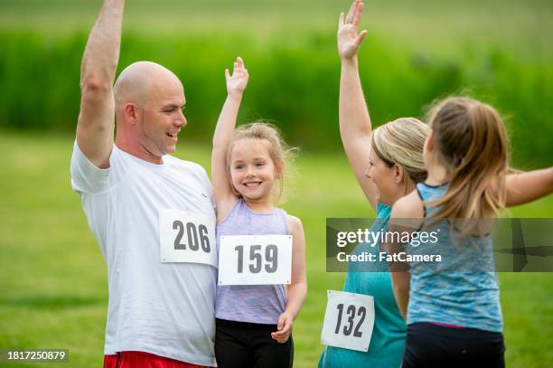 family running cheer - dad press ups kids stock pictures, royalty-free photos & images