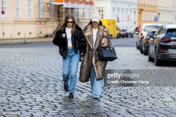 Sophia Geiss wears black fake fur jacket, white shirt, denim jeans & Bella Emar wears fur coat H&M x Rabanne, Jeans P&C Düsseldorf, T-shirt: ARKET,...