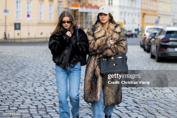 Sophia Geiss wears black fake fur jacket, white shirt, denim jeans & Bella Emar wears fur coat H&M x Rabanne, Jeans P&C Düsseldorf, T-shirt: ARKET,...