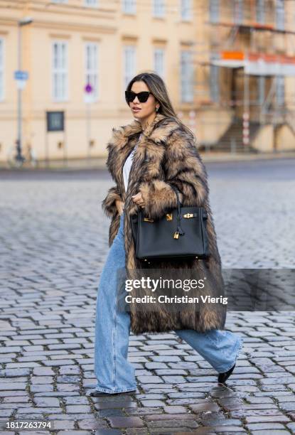 Bella Emar wears fur coat H&M x Rabanne, Jeans P&C Düsseldorf, T-shirt: ARKET, boots Nubikk, sunglasses Ysl, black bag Hermes, sunglasses on November...