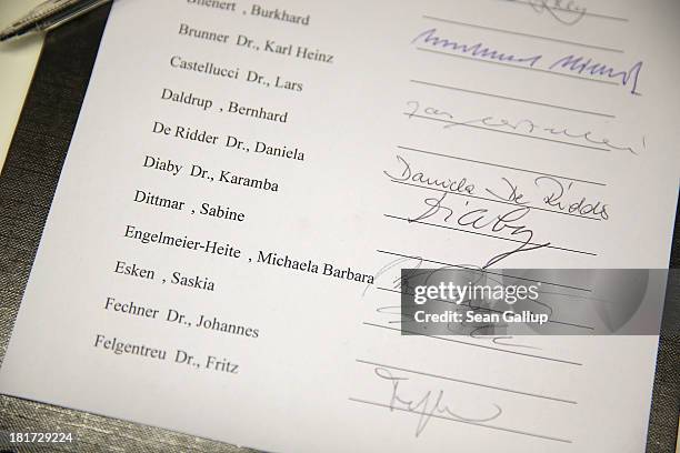 Germany Signature 108 Reichstag Signature Stock Photos, High-Res Pictures, and Images ...