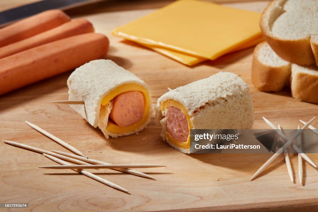 Zubereitung von Mini-Hot-Dog-Brötchen mit gegrilltem Käse