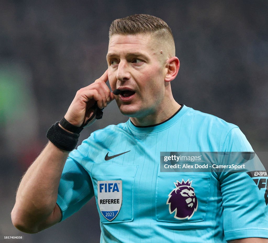 Ref R. Jones Referee Robert Jones in action during the Premier League match... News ...