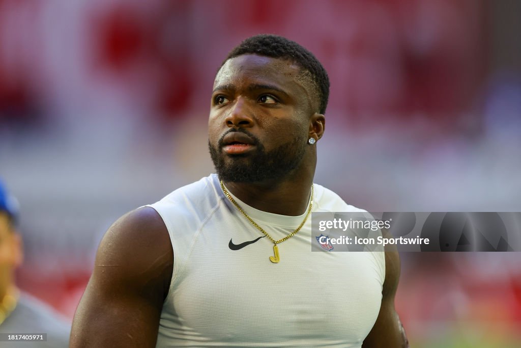 Fon Rasm Game Los Angeles Rams linebacker Byron Young warms up before an NFL game ...