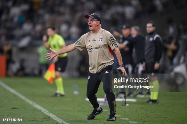 Dorival Junior head coach of Sao Paulo reacts during a match between Atletico MG and Sao Paulo as part of Brasileirao 2023 at Mineirao on December...