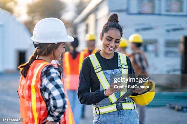 taking instructions - building construction site stock pictures, royalty-free photos & images