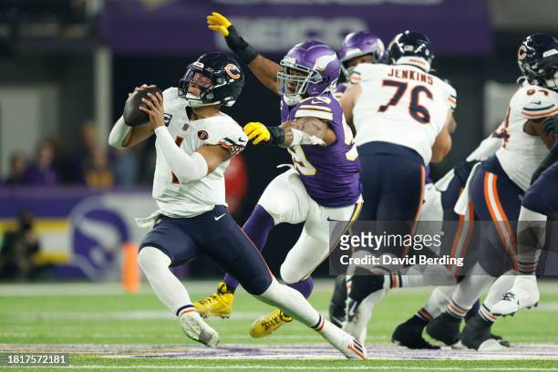 Justin Fields of the Chicago Bears evades the pursuit of D.J. Wonnum of the Minnesota Vikings during the first quarter at U.S. Bank Stadium on...
