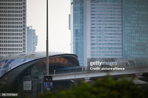 December 2023, United Arab Emirates, Dubai: The metro arrives at the World Trade Centre station in the city center in the morning. Photo: Soeren...