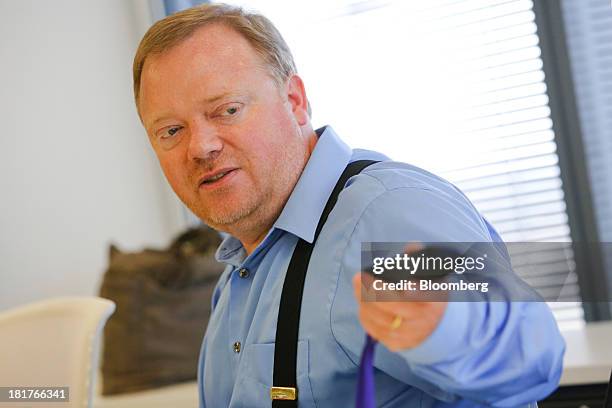 Roku Remote Photos and Premium High Res Pictures - Getty Images