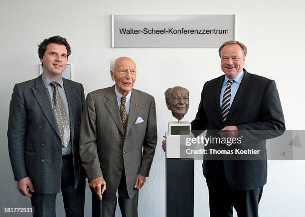 The artist Bertrand Freiesleben, former German Federal President Walter Scheel and Dirk Niebel, FDP, Federal Minister of Economic Cooperation and...