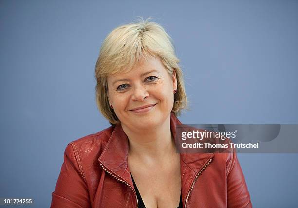 Gesine Loetzsch, the designated party leader of The Left , at a Federal Press Conference.