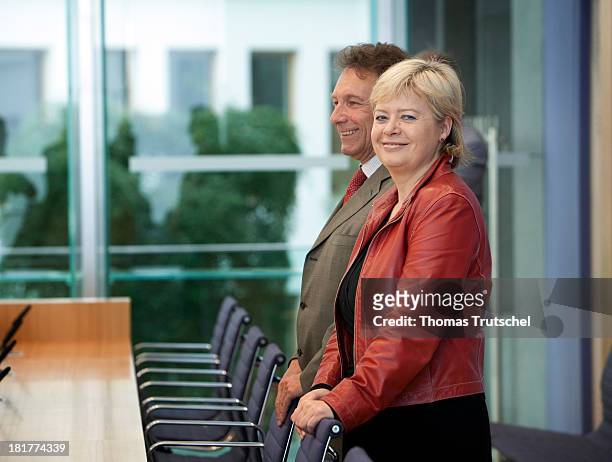 The designated party leaders of The Left , Gesine Loetzsch and Klaus Ernst , at a press conference about the future of the party.