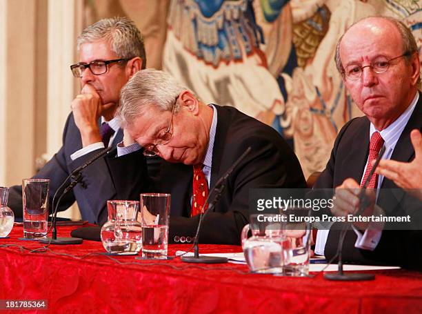 The palace's head doctor Miguel Fernandez Tapia-Ruano, Spanish surgeon Miguel Cabanela, Head of the King's House Rafael Spottorno and Spanish surgeon...