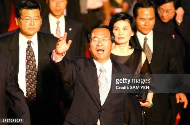 Taiwan President Chen Shui-bian waves to journalists while entering the 14th Golden Melody Awards in Taipei 02 August, 2003. More then 50 Taiwan,...