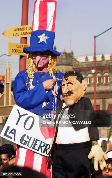 Man dressed as Uncle Sam is seen with a puppet of Mexican President Vicente Fox in Mexico City 02 Novemeber 2001. Un hombre vestido de ''Tio Sam''...