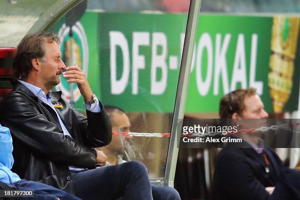 Head coach Peter Neururer of Bochum reacts during the DFB Cup second round match between Eintracht Frankfurt and VfL Bochum at Commerzbank-Arena on...
