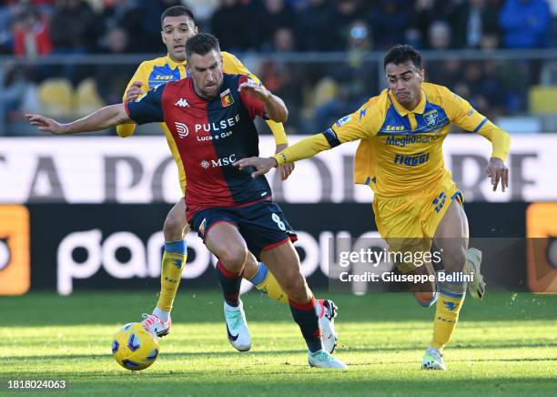 Kevin Strootman of Genoa CFC and Reinier Jesus Carvalho of Frosinone Calcio in action during the Serie A TIM match between Frosinone Calcio and Genoa...