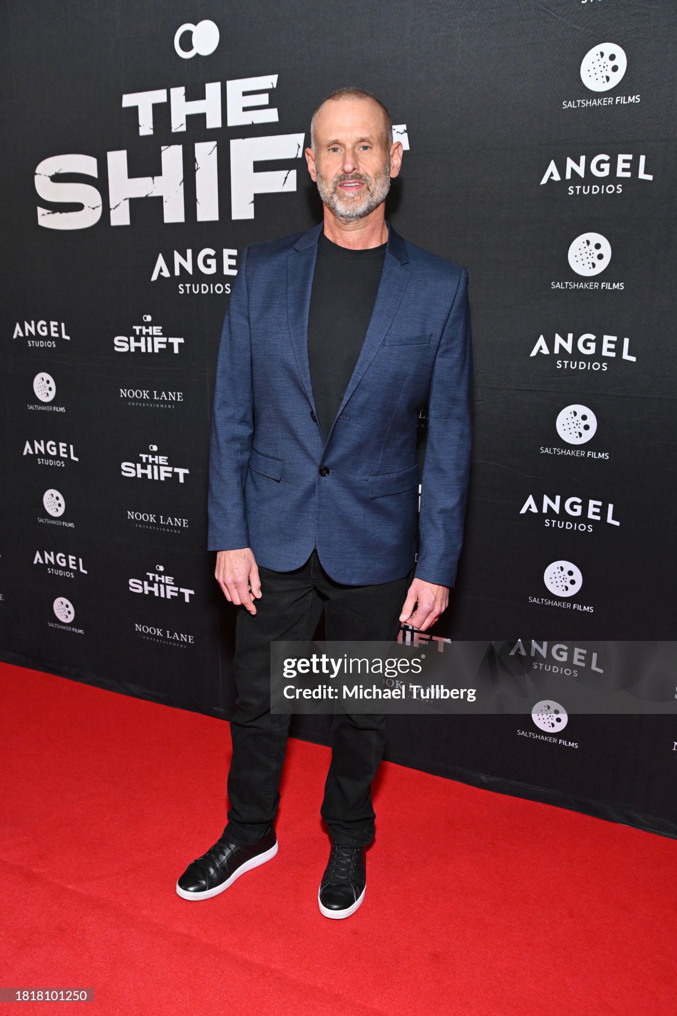 ¿Cuánto mide Kirk B R Woller? - Altura - Real height Los-angeles-california-kirk-woller-attends-the-los-angeles-premiere-of-the-shift-at-amc-the