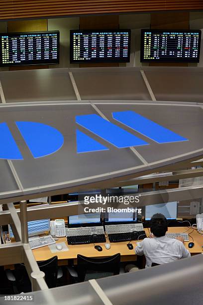 An employee works on the trading floor of the Tokyo Commodity Exchange Inc. In Tokyo, Japan, on Wednesday, Sept. 25, 2013. Tokyo Commodity Exchange,...