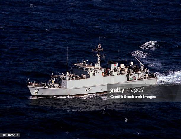 the royal navy mine countermeasures ship hms ramsey. - minesweeper stock pictures, royalty-free photos & images