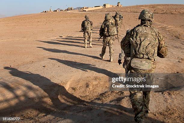 u.s. army soldiers walk toward a checkpoint in afghanistan. - afghanistan desert stock pictures, royalty-free photos & images