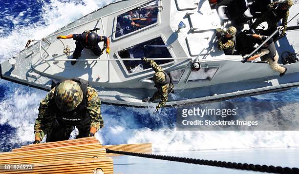 members of the mexican navy approach a german combat support ship. - marine photos et images de collection