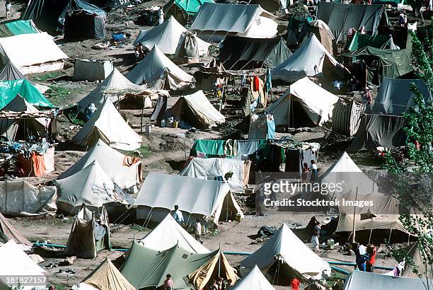 tents cover the mountainside in the kurdish refugee camp of yekmel. - refugee camp stock pictures, royalty-free photos & images