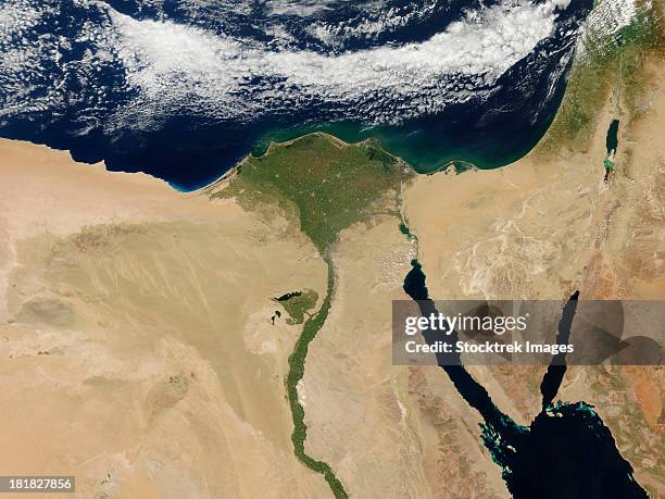 satellite view of cairo, egypt, and the valley of the nile river. - canal do suez imagens e fotografias de stock