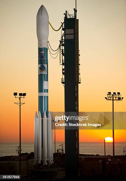 the delta ii rocket on its launch pad. - rocket booster stock pictures, royalty-free photos & images