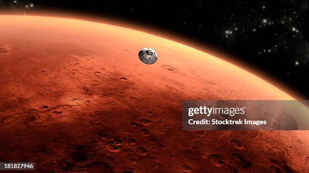 stockillustraties, clipart, cartoons en iconen met artist's concept of nasa's mars science laboratory spacecraft approaching mars. the curiosity rover is safely tucked inside the spacecraft's aeroshell. - exploratory spacecraft