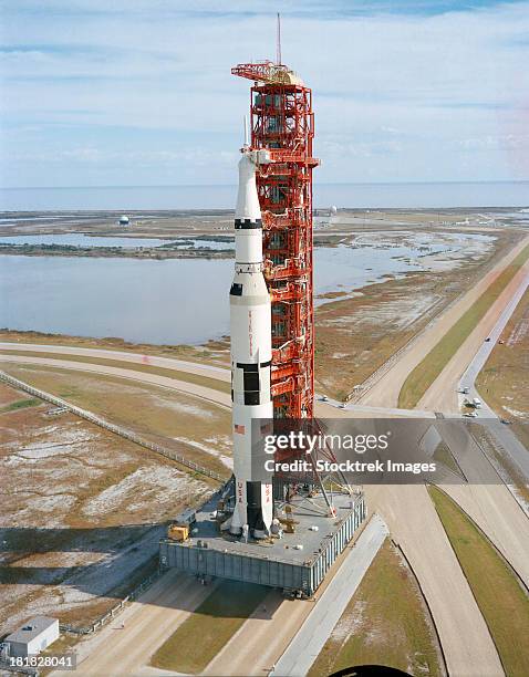 high angle view  of the apollo 14 space vehicle. - launch pad stock pictures, royalty-free photos & images