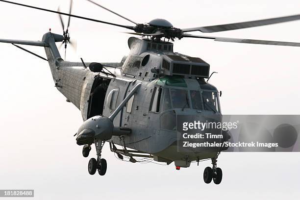 an sh-3d sea king helicopter of the spanish navy in flight over rota, spain. - sea king stock pictures, royalty-free photos & images