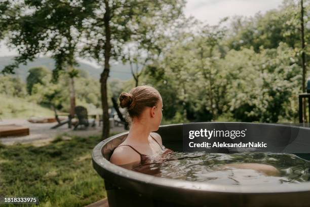 young woman taking an ice bath - taking the plunge 個照片及圖片檔