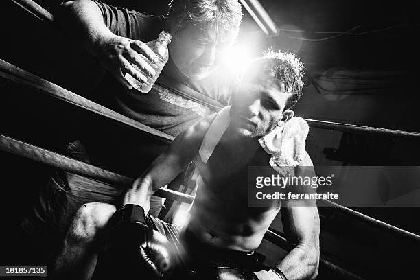 boxer - boxing ropes stockfoto's en -beelden
