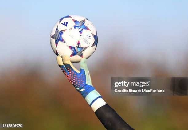Arsenal goalkeeper Aaron Ramsdale holds a Champions League football during a training session at Arsenal Training Ground on November 28, 2023 in...