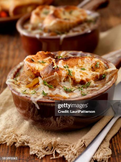 french onion soup - onion soup stock pictures, royalty-free photos & images