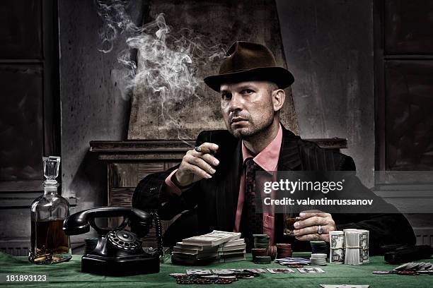 poker - mob boss photos et images de collection