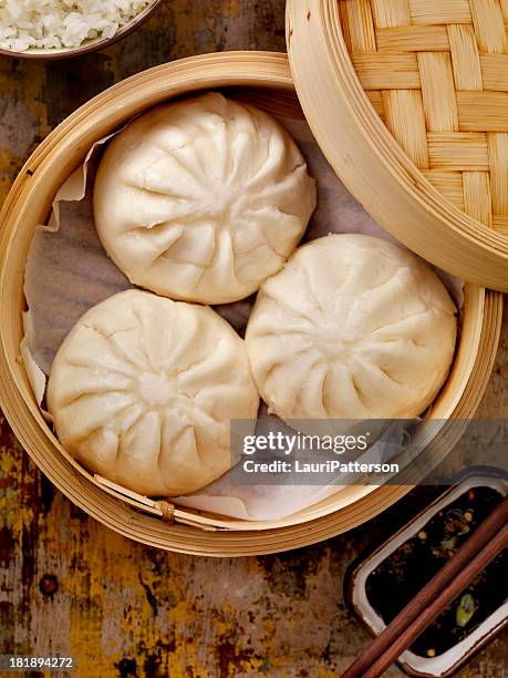 steamed pork buns - dim sum stockfoto's en -beelden