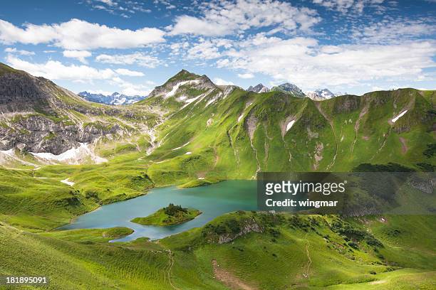 alpin lake schreeksee in bayern, allgäuer alpen, deutschland - wide stock-fotos und bilder