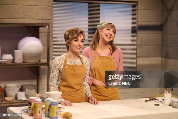 Emma Stone, Noah Kahan" Episode 1850 -- Pictured: Chloe Fineman as Loraine Glans-Friedman and Heidi Gardner as Judy Frizz during the "What's in the...