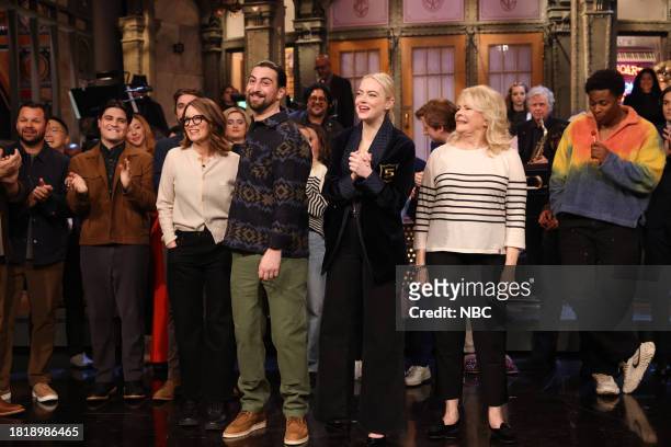 Emma Stone, Noah Kahan" Episode 1850 -- Pictured: Bowen Yang, Heidi Gardner, surprise guest Tina Fey, Chloe Troast, musical guest Noah Kahan, host...
