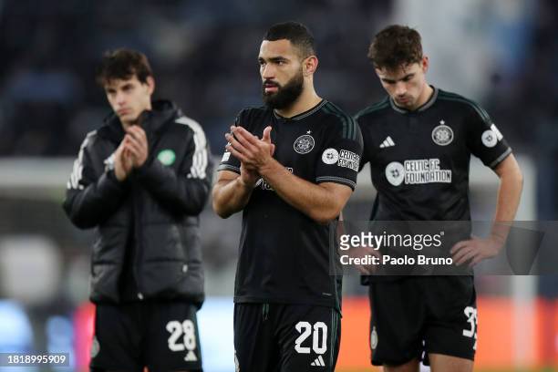 Cameron Carter-Vickers of Celtic acknowledges the fans with teammates following the UEFA Champions League match between SS Lazio and Celtic FC at...