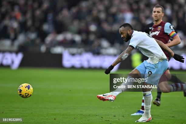 Crystal Palace's French-born Ghanaian striker Jordan Ayew has an unsuccessful shot during the English Premier League football match between West Ham...