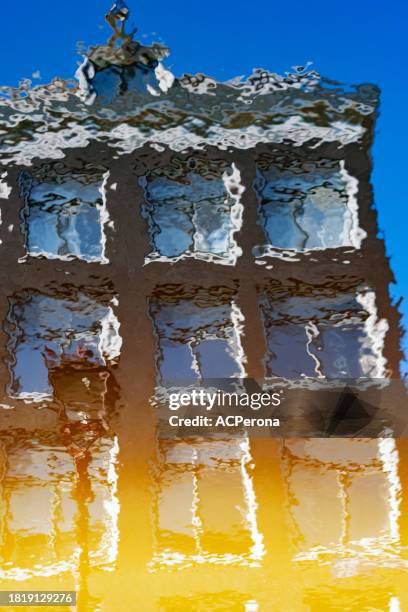 reflection ii - noord holland landschap stockfoto's en -beelden